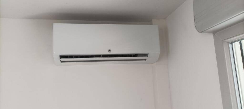 Pose d'une climatisation cassette dans des bureaux à Montpellier 34 dans l'Hérault